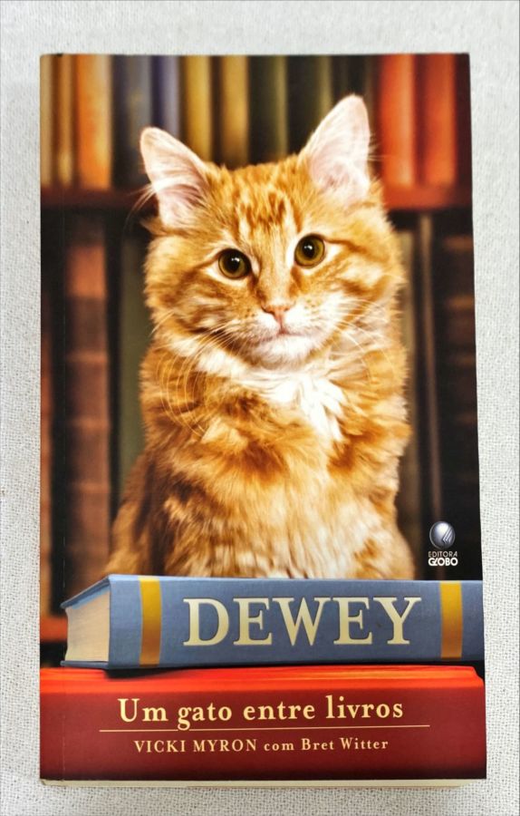 <a href="https://www.touchelivros.com.br/livro/dewey-um-gato-entre-livros-2/">Dewey: Um Gato Entre Livros - Vicki Miron</a>