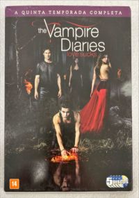 <a href="https://www.touchelivros.com.br/livro/dvd-the-vampire-diares-love-sucks-5-temporada-5-discos/">DVD The Vampire Diares – Love Sucks – 5° Temporada (5 Discos)</a>