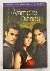 <a href="https://www.touchelivros.com.br/livro/dvd-the-vampire-diares-love-sucks-2-temporada-5-discos/">DVD The Vampire Diares – Love Sucks – 2° Temporada (5 Discos)</a>