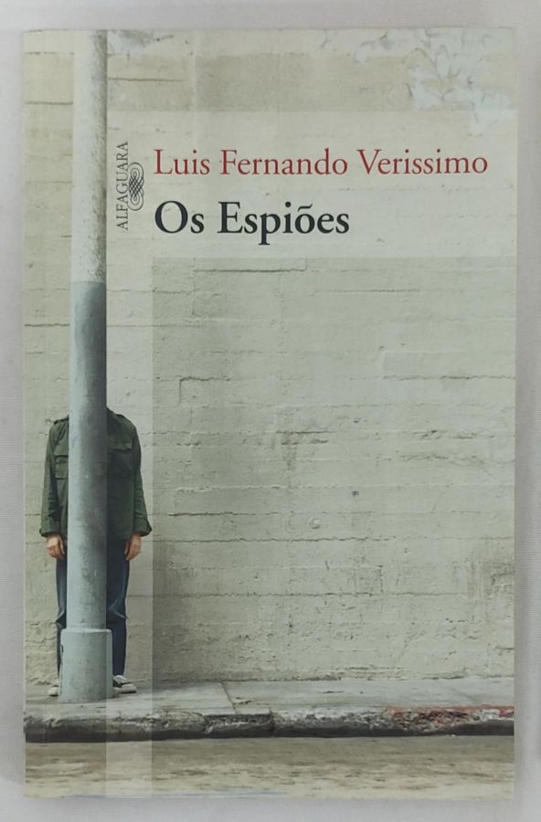 <a href="https://www.touchelivros.com.br/livro/os-espioes/">Os Espiões - Luis Fernando Verissimo</a>